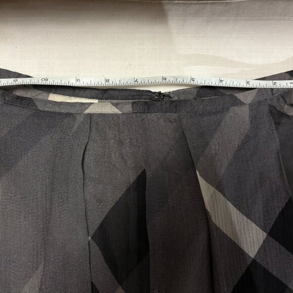 Burberry silk skirt size 36 - Picture 6 of 6